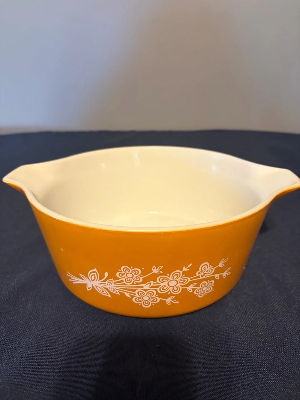 Vintage Pyrex Butterfly Gold 475-B 2.5qt Casserole Dish No Lid.